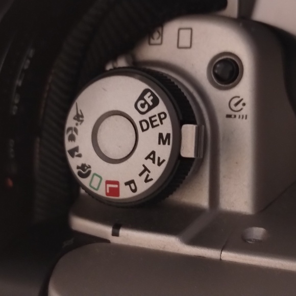 CANON Camera EOS ELANII - Picture 7 of 10